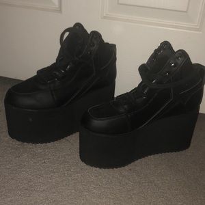Black YRU Qozmo platform sneakers